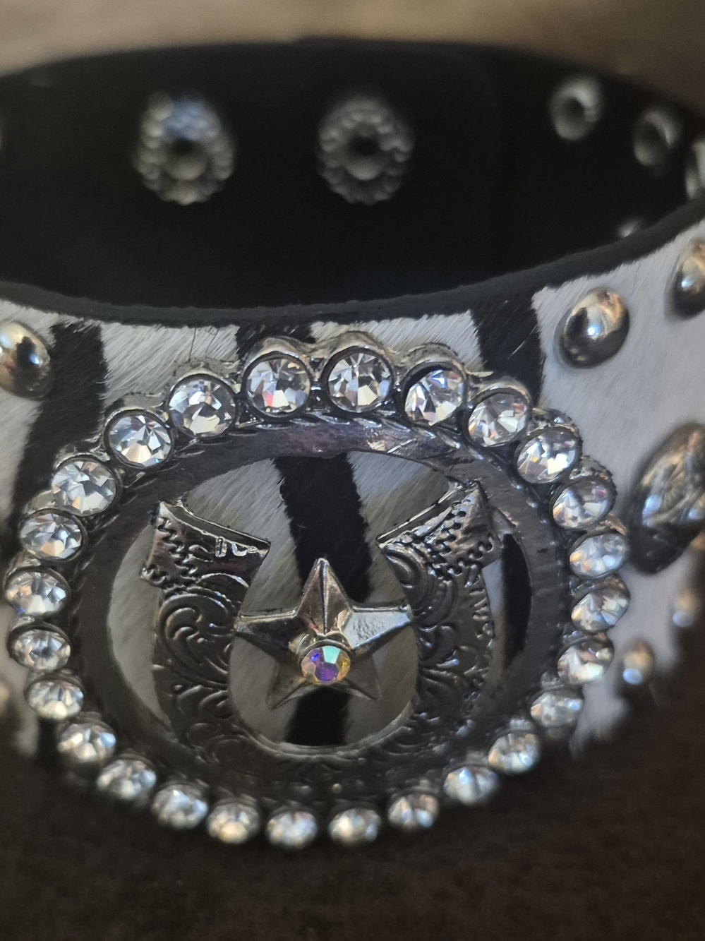 Western Cowhide Crystal Western Star Black-and-White Leather Button Bracelet